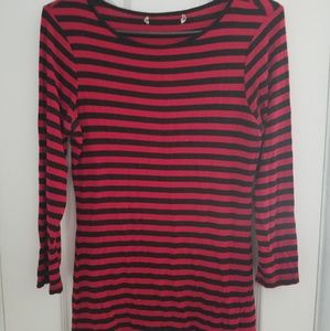 3/4 sleeve red and black shirt